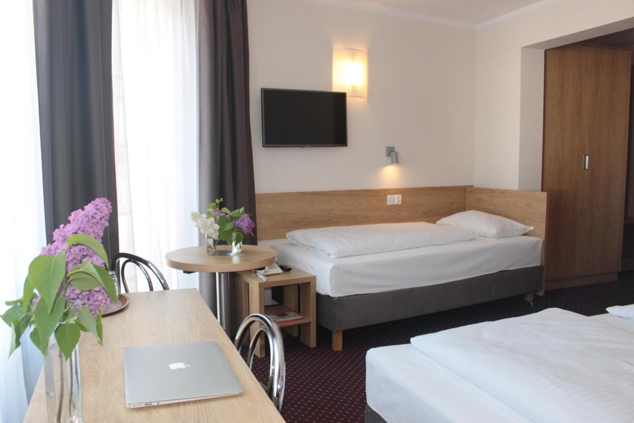 Hotel Huszcza Mragowo Bagian luar foto